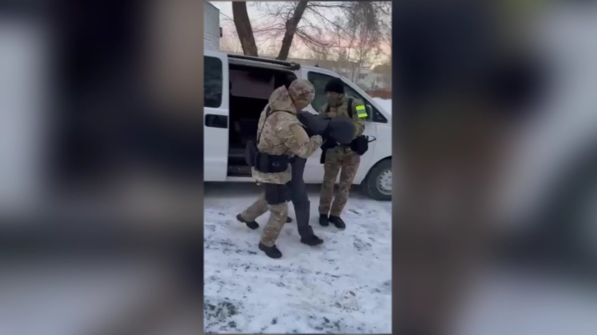 Похитивших 25 новых iPhone грабителей задержали в Павлодаре