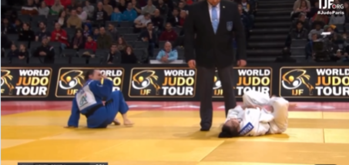 Казахстанская дзюдоистка укусила соперницу после поражения