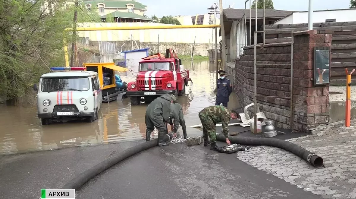 Пять населенных пунктов едва не затопило в Жамбылской и Алматинской областях.