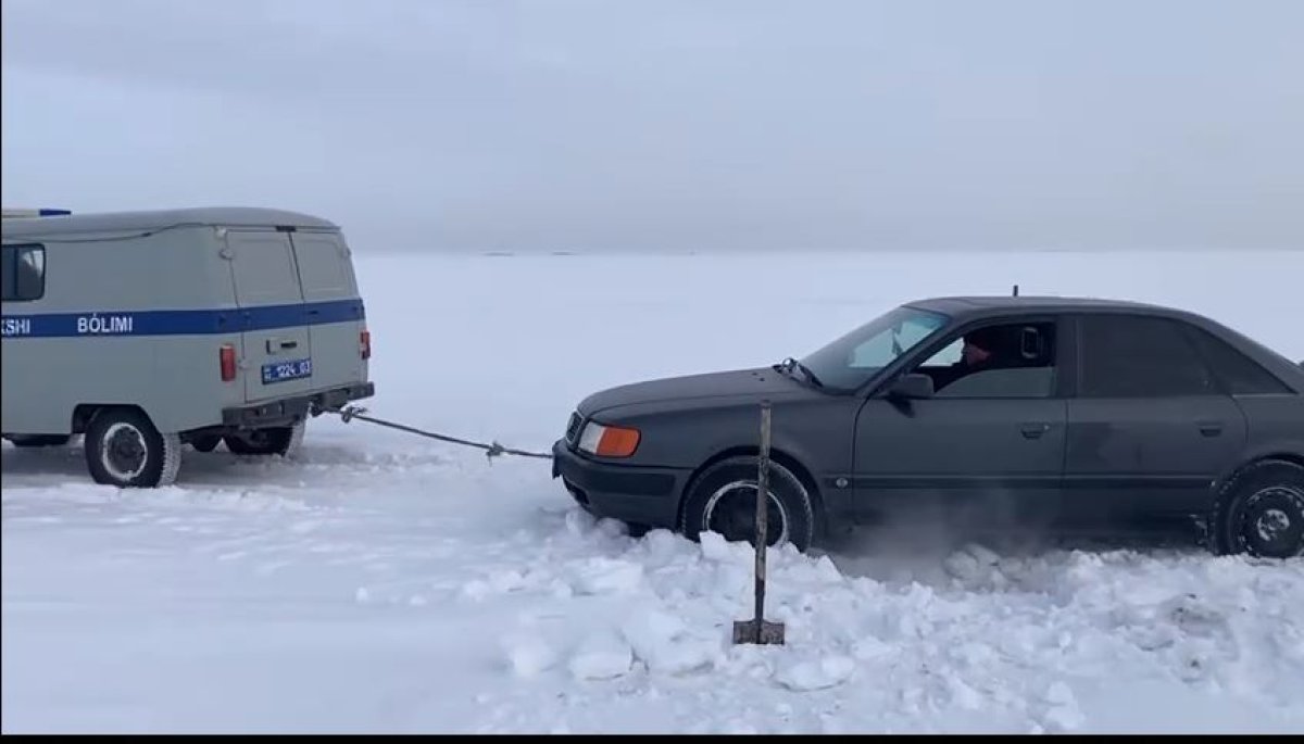 Трех рыбаков в Акмолинской области вызволили из снежного плена
