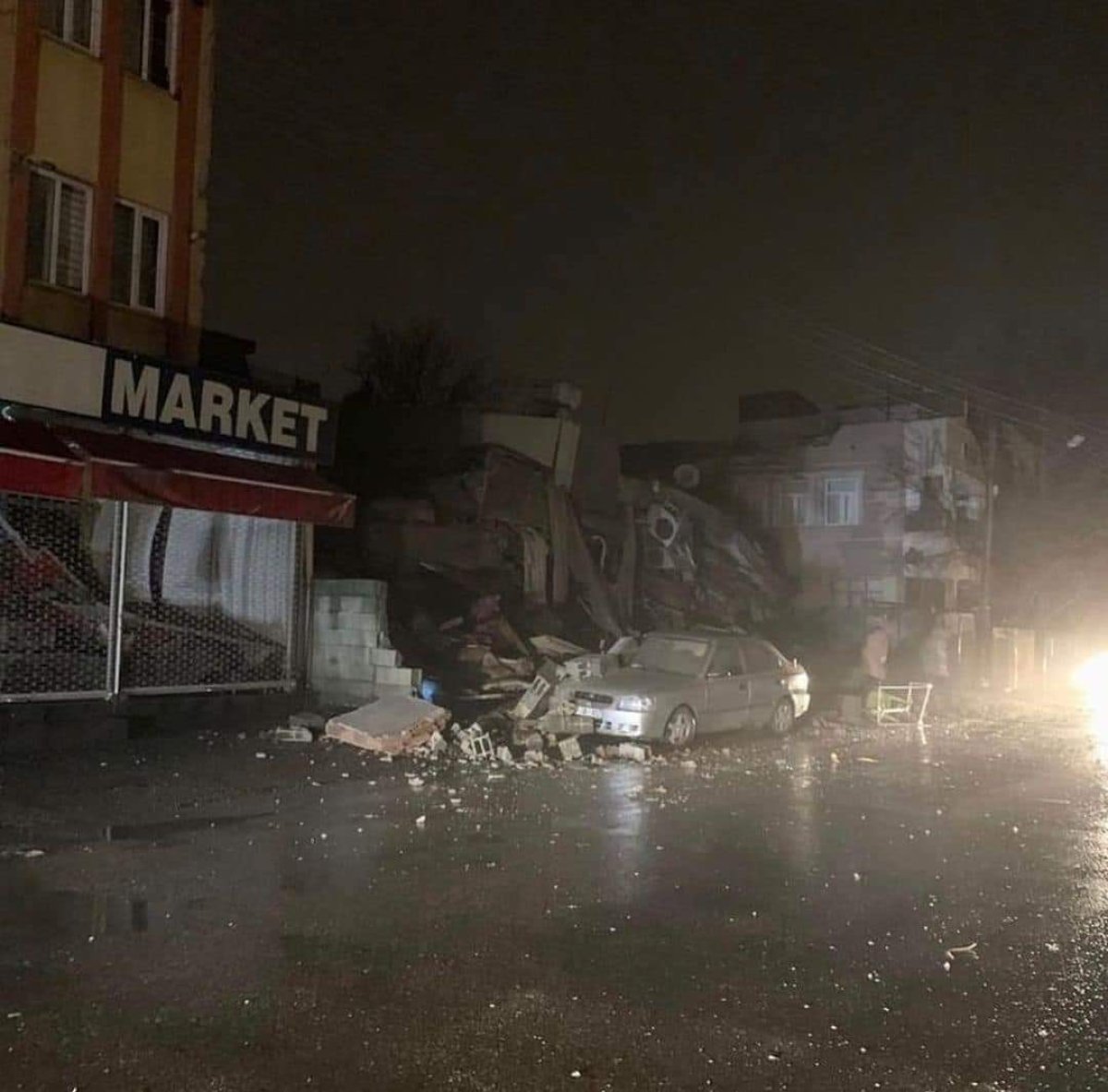 Түркияда жер сілкінісі: 76 адам қаза тапты