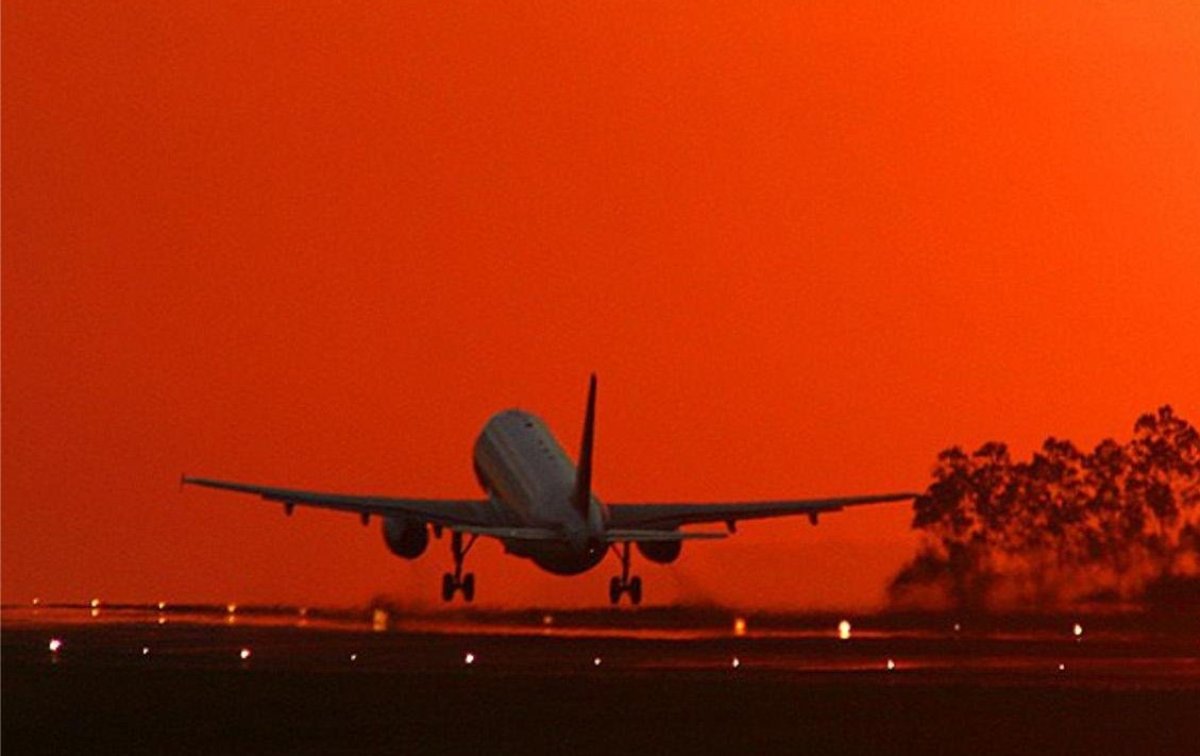 Из-за кровотечения у пассажирки срочно пришлось посадить самолёт Qazaq air