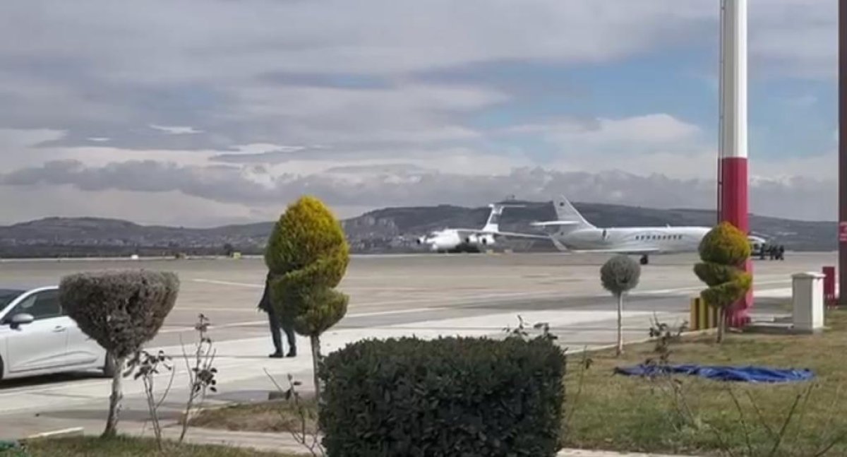 Самолет с казахстанскими спасателями приземлился в пострадавшем от землетрясения Газиантепе