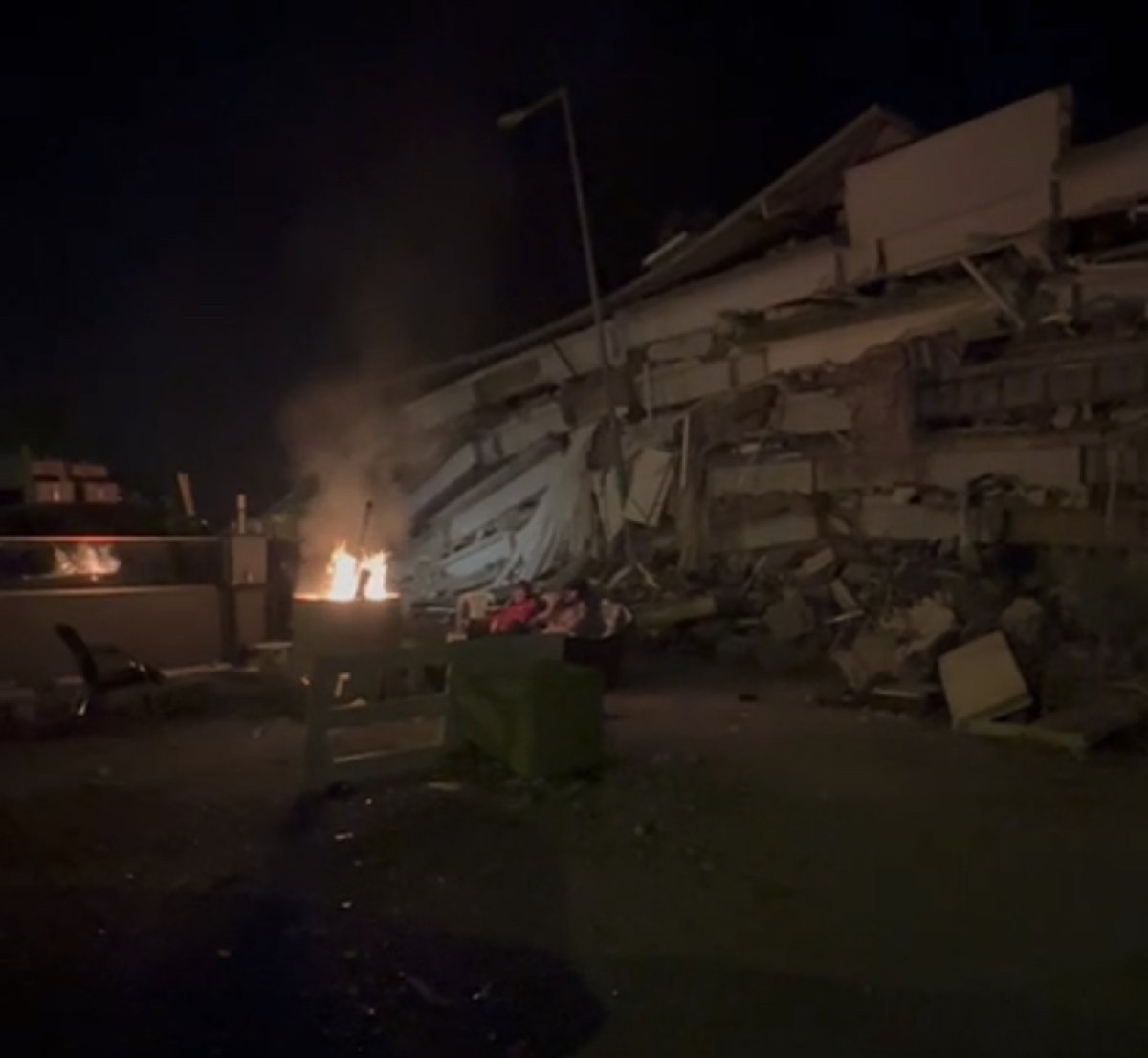 «Надежды тают», - казахстанец о поисках брата под завалами в Хатае