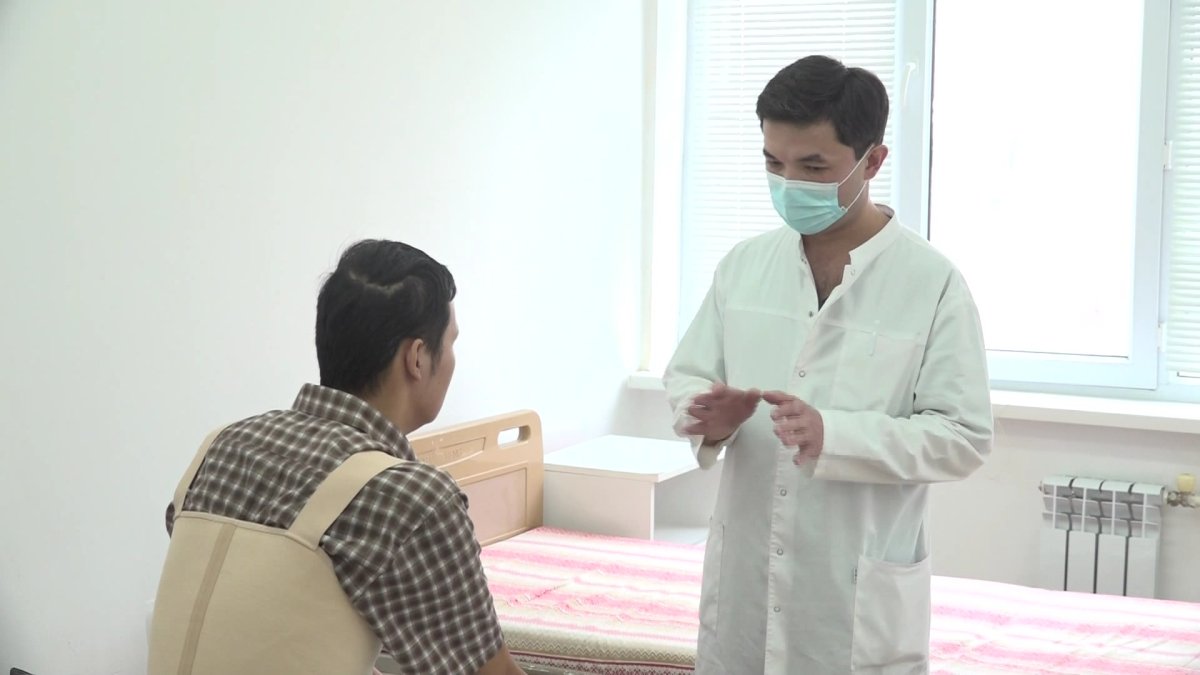 Мангистауские медики спасли жизнь 18-тилетнему парню