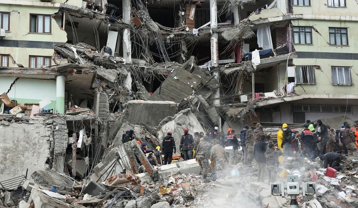 Түркиядағы зілзала: қираған тұрғын үйлерге байланысты ұсталғандар саны 269-ға жетті