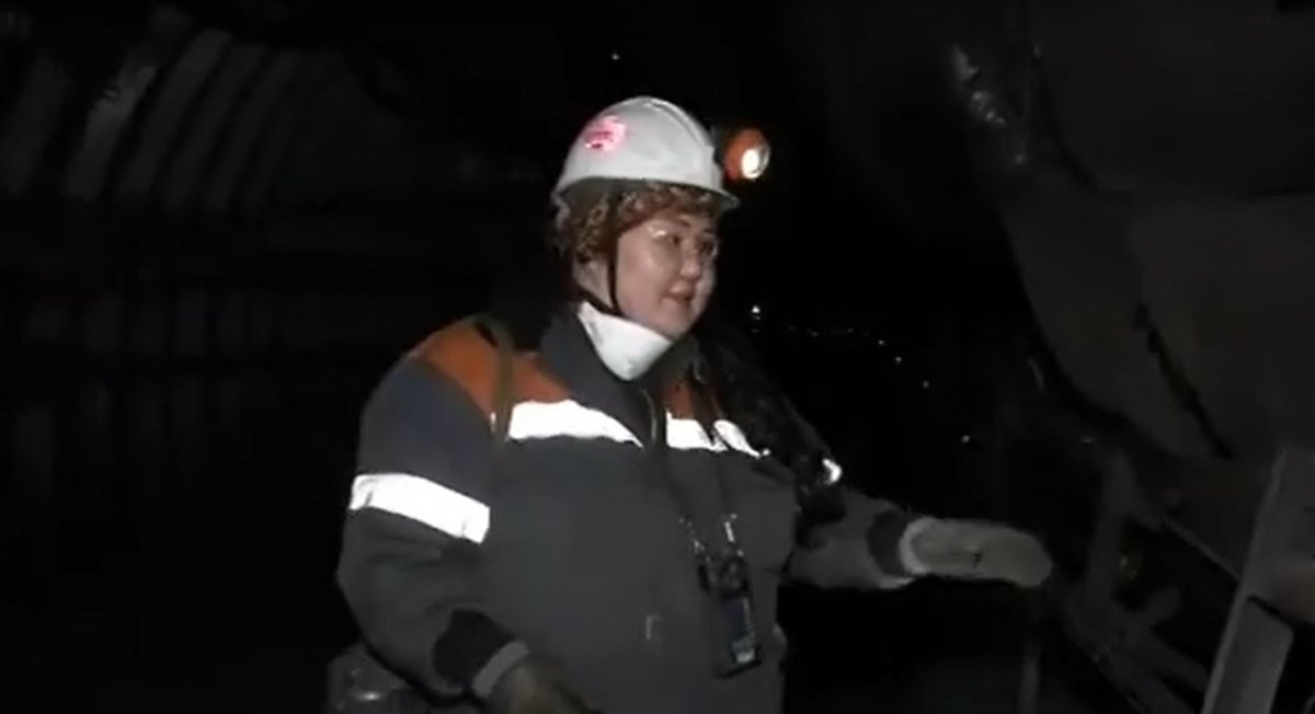 Поменяла банковское дело на горняцкое: как живётся девушке-шахтёру