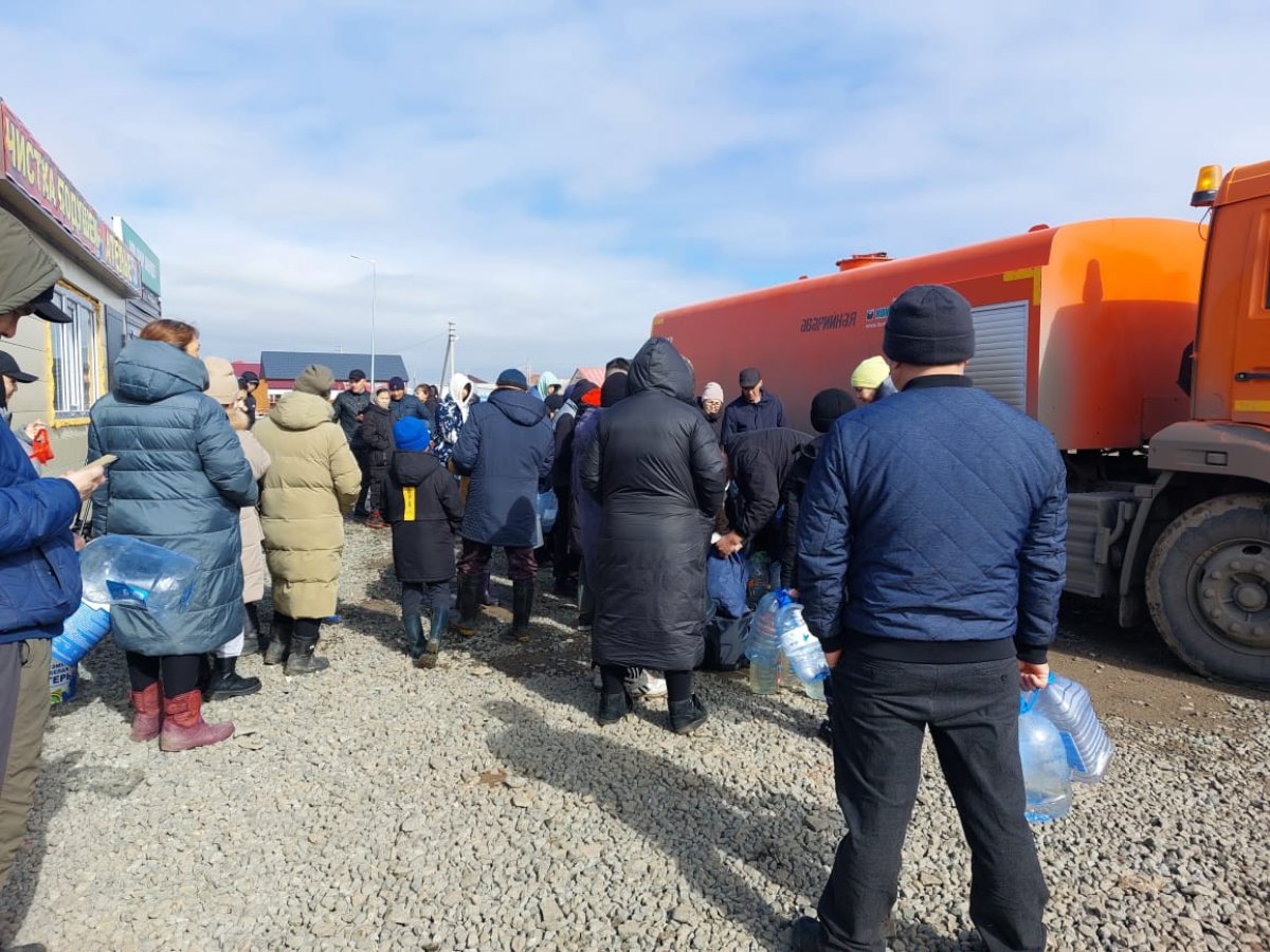 Жители Уральска остались без воды: коммунальщики рассказали, когда решится проблема
