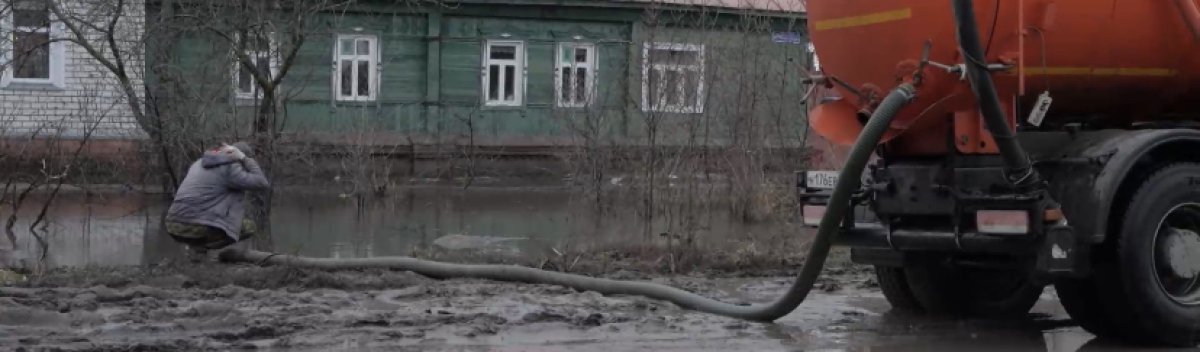 Отходами коровьей фермы затопило российское село