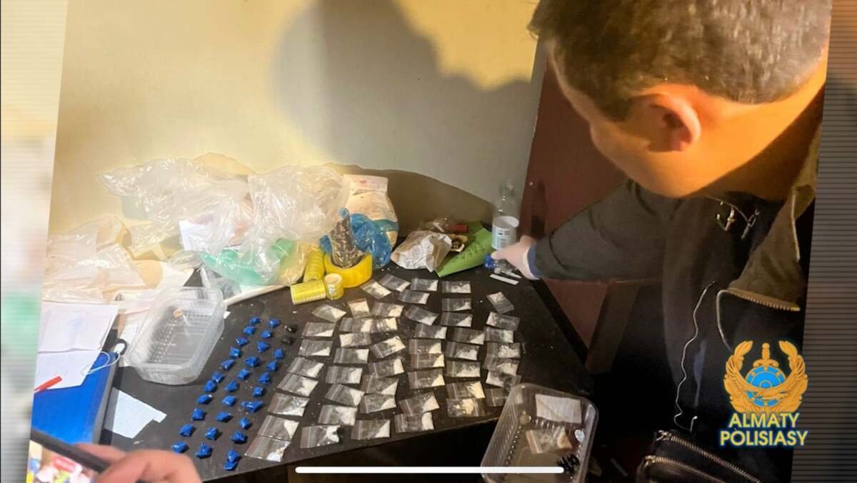 Алматыда есірткі сатумен айналысқан 8 адам ұсталды