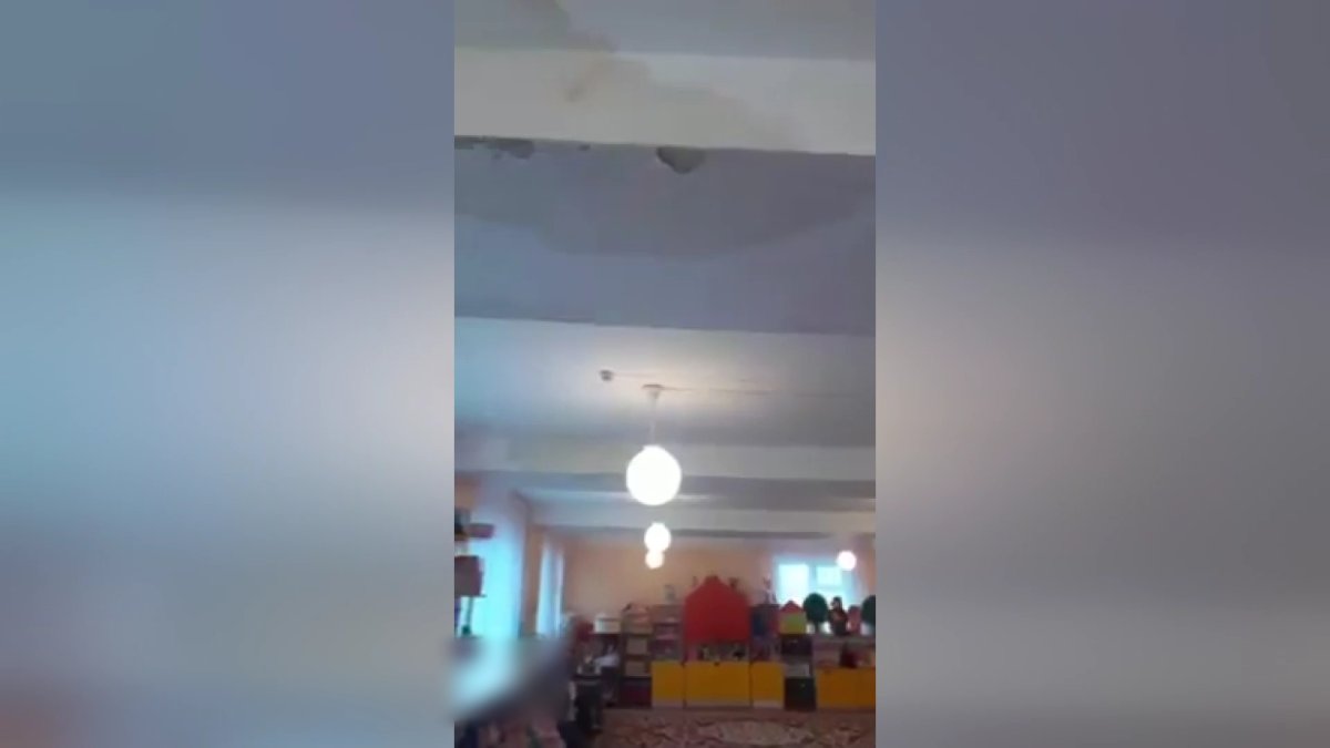 Ұлытауда көктемнің алғашқы жаңбырын көтере алмаған балабақшаның төбесінен су ақты