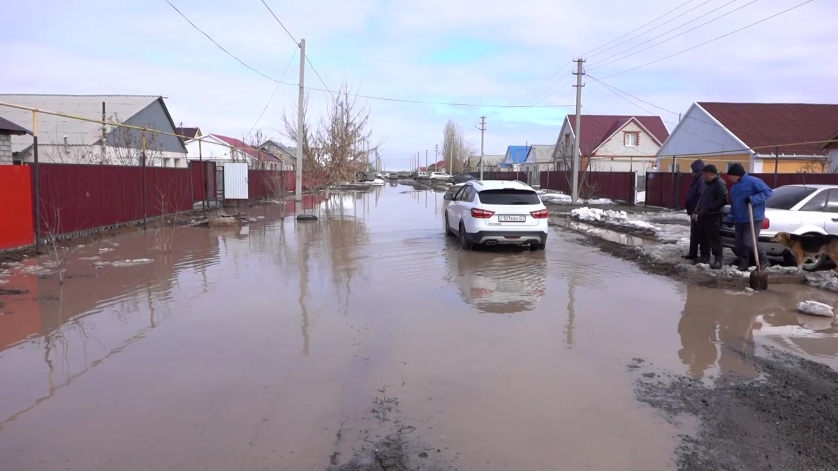 "БҚО мен Ақтөбеде су басқан ауылдардан 240 адам эвакуацияланды", – Юрий Ильин