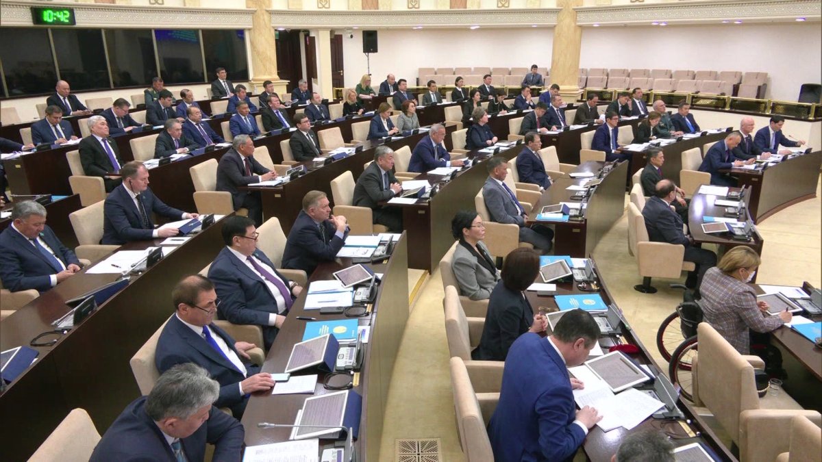 Мереке және демалыс күндері еңбек ететін жұмысшының келісімін алу керек