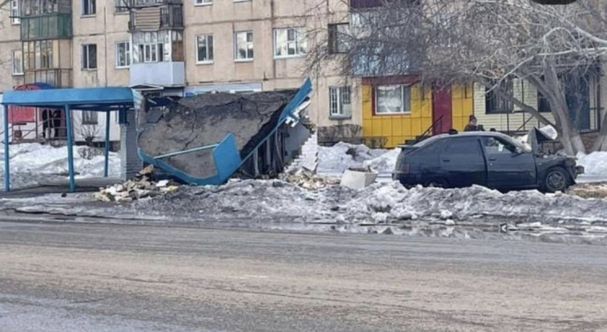 Пьяный водитель снес остановку в Аркалыке