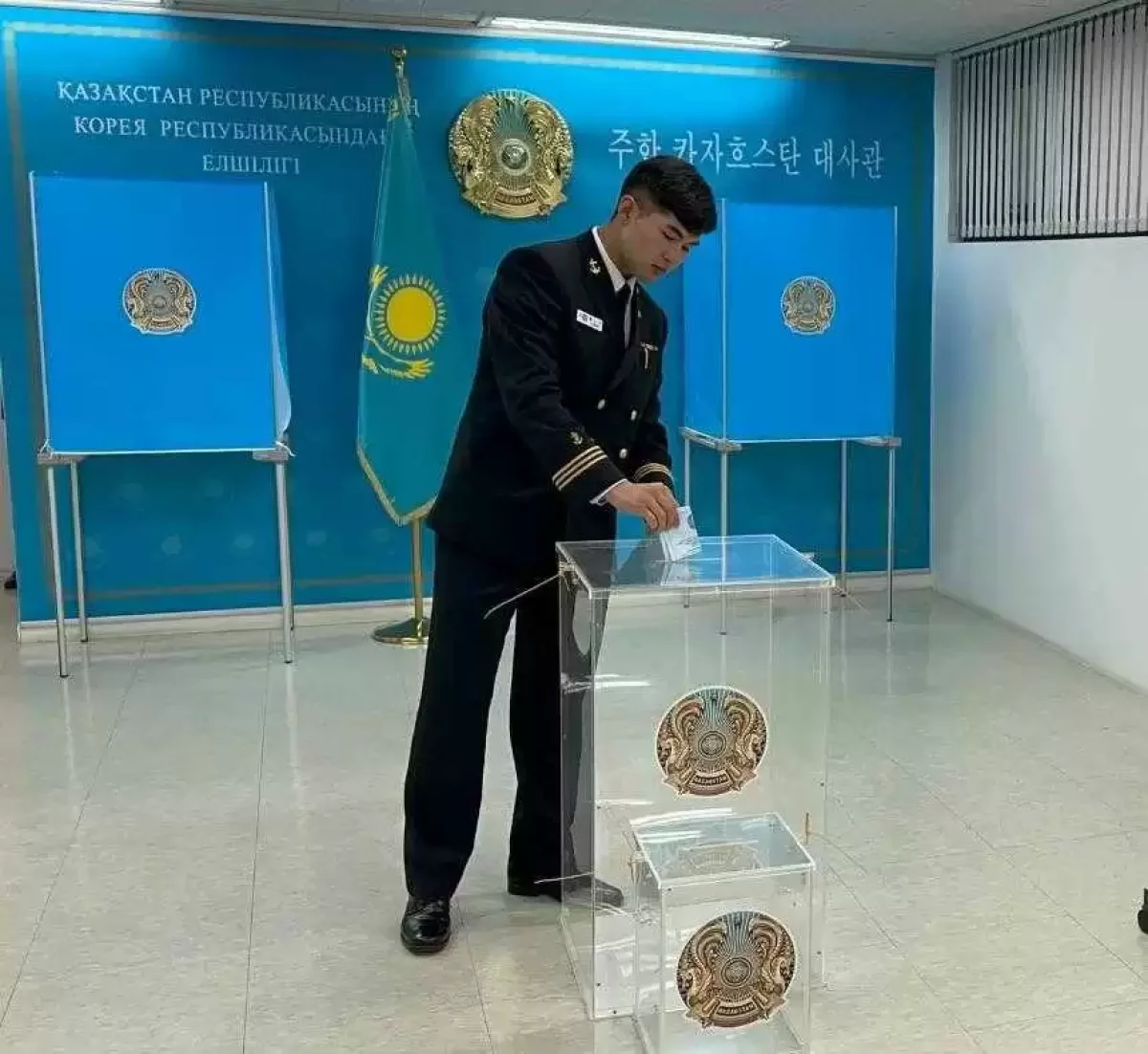 Оңтүстік Кореядағы ҚР азаматы курсант Асанов Ельнур бірінші болып дауыс берді