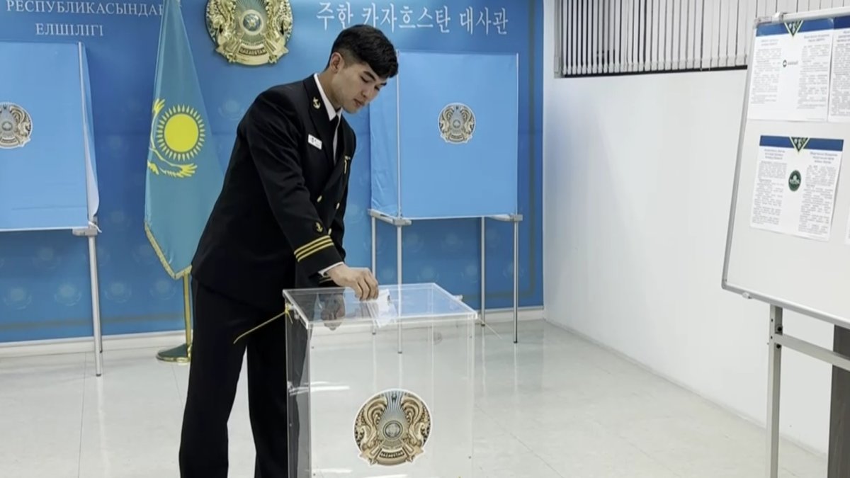 Оңтүстік Кореядағы ҚР азаматы курсант Елнұр Асанов бірінші болып дауыс берді