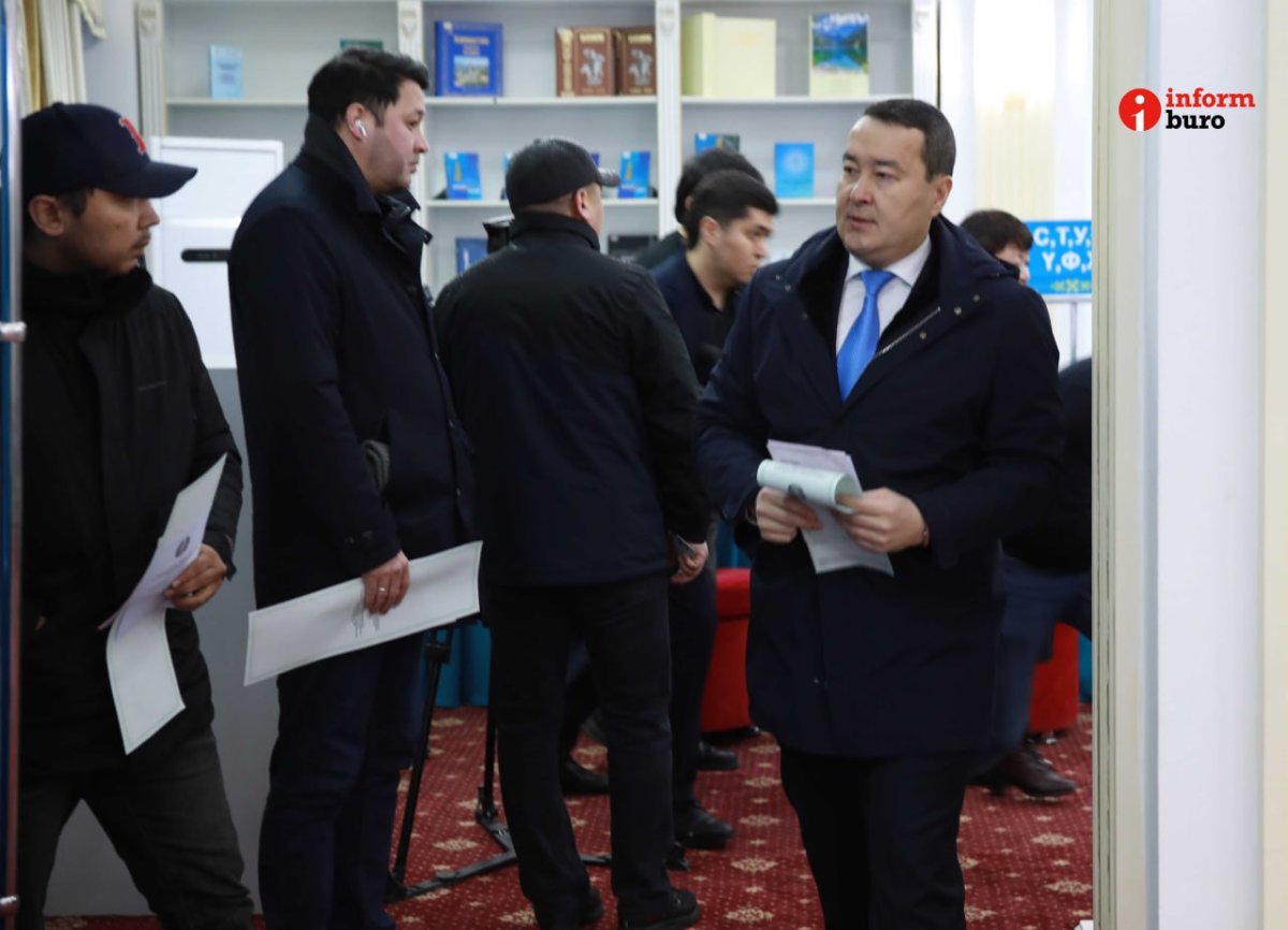 Ерлан Карин и Алихан Смаилов проголосовали на выборах