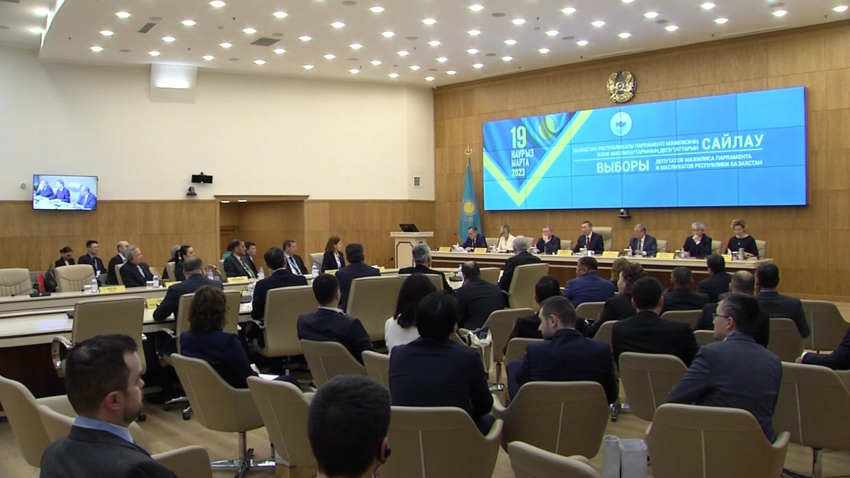 ОСК төрағасы халықаралық байқаушылармен кездесу өткізді