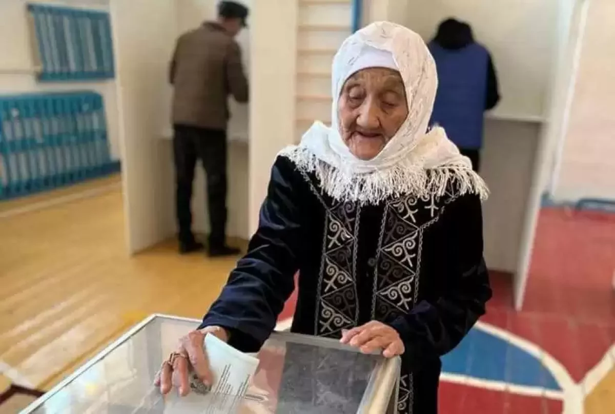 Қызылордада 100 жасаған қос қария алғашқылардың бірі болып дауыс берді