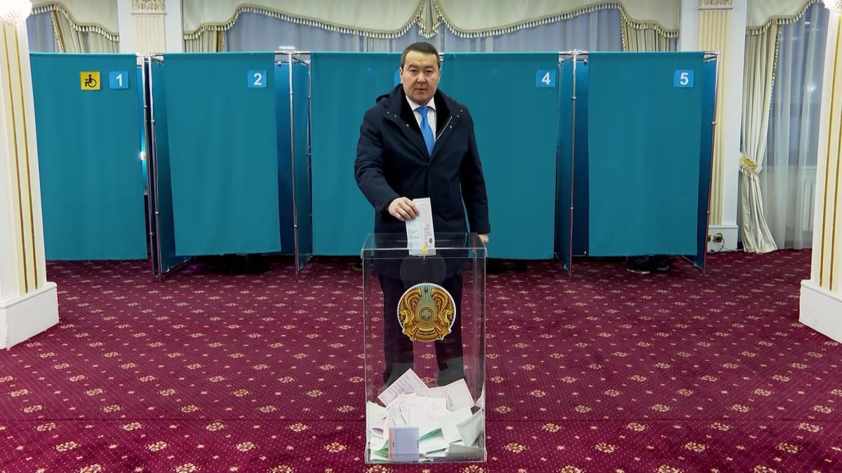 Готовы к любому повороту событий, - Смаилов об отставке Правительства