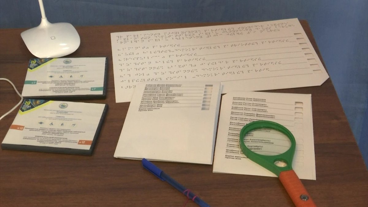 Зағип жандар Брайль жүйесімен дауыс береді