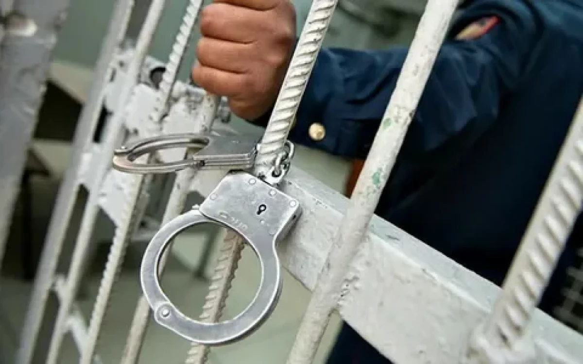 Атырауда анасын бірнеше рет балағаттаған жігіт 10 күнге қамауға алынды
