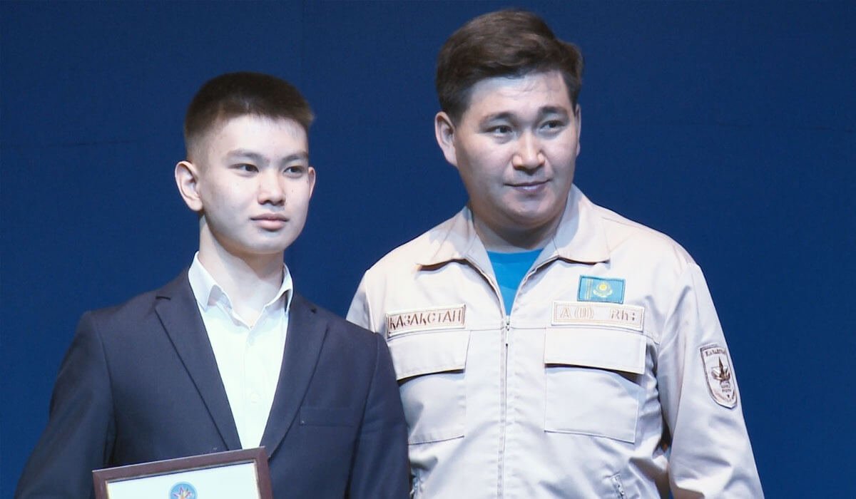 СҚО-да жасөспірімді тоқтатқан 2 бала марапатталды