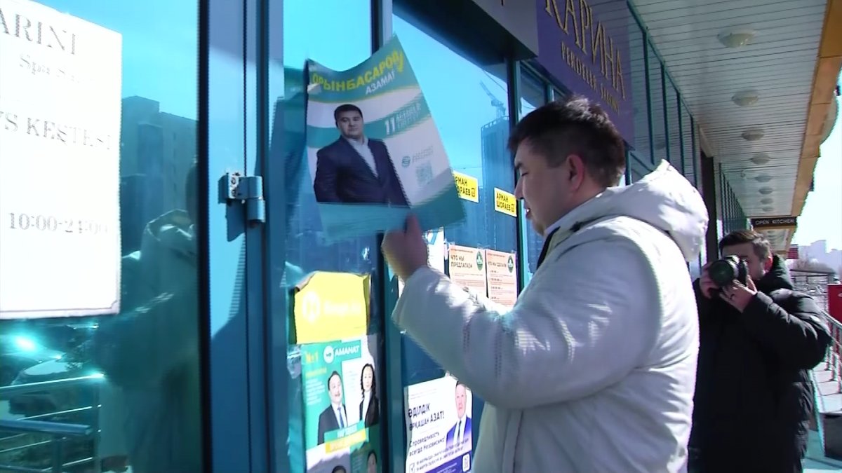 Активисты «AMANAT» занялись уборкой агитационных материалов