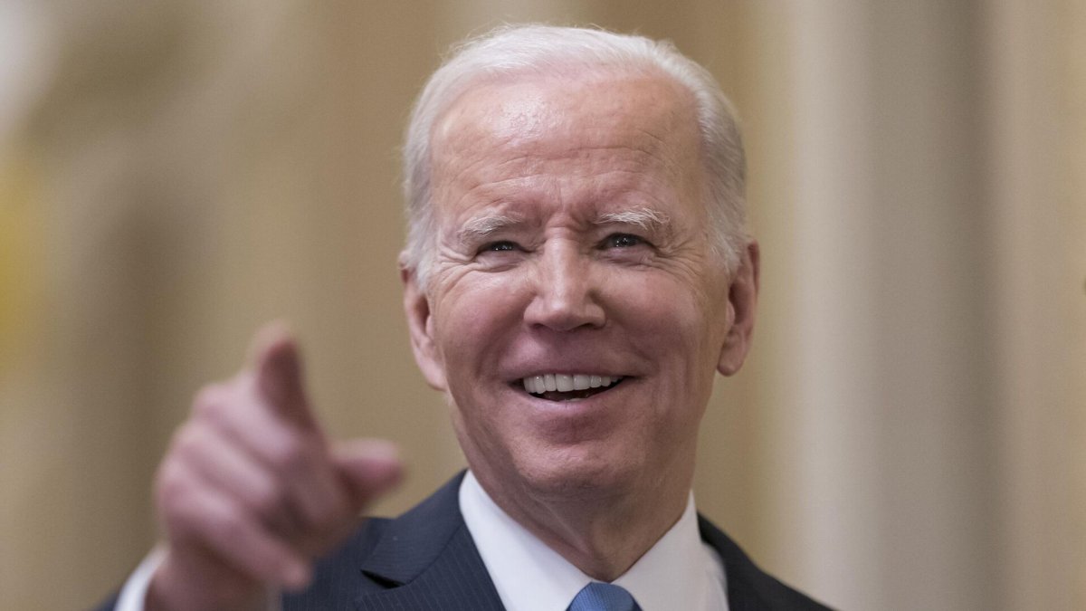 Байден COVID-19-дың шығу тарихы туралы ақпаратты жариялауды бұйырды