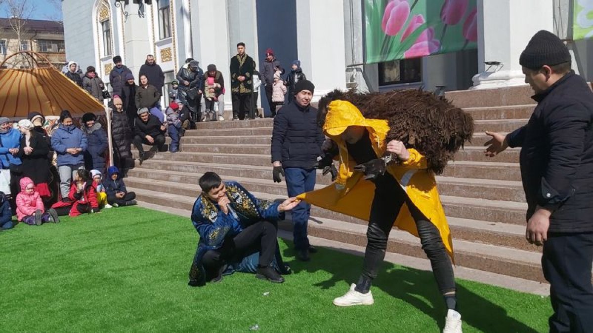 Қарағандылық Наурыз мейрамын тойлау кезінде қошқарды 110 рет көтерген