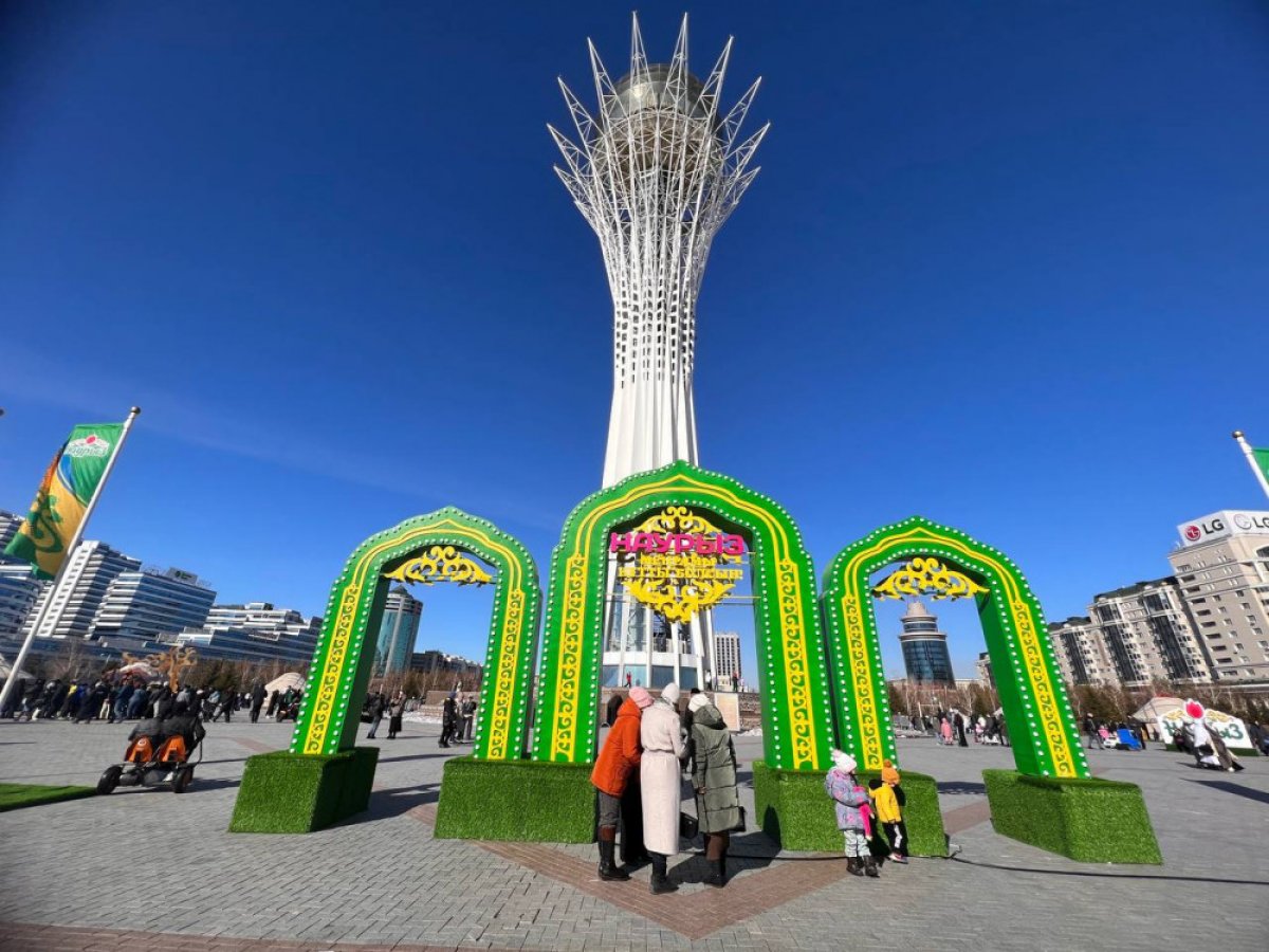 Бауырсақ, наурыз көже: Бәйтерек маңайында киіз үйлер тігілді