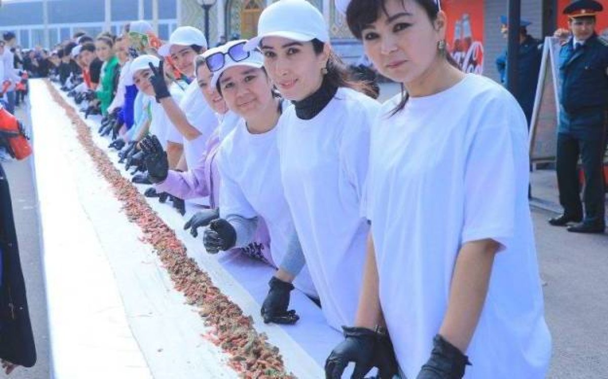 Самый большой донер приготовили в Узбекистане