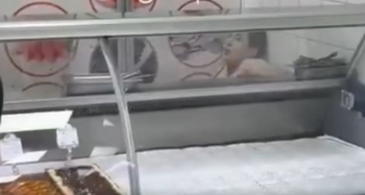 Мужчина на глазах у горожан покончил с собой в Атырау