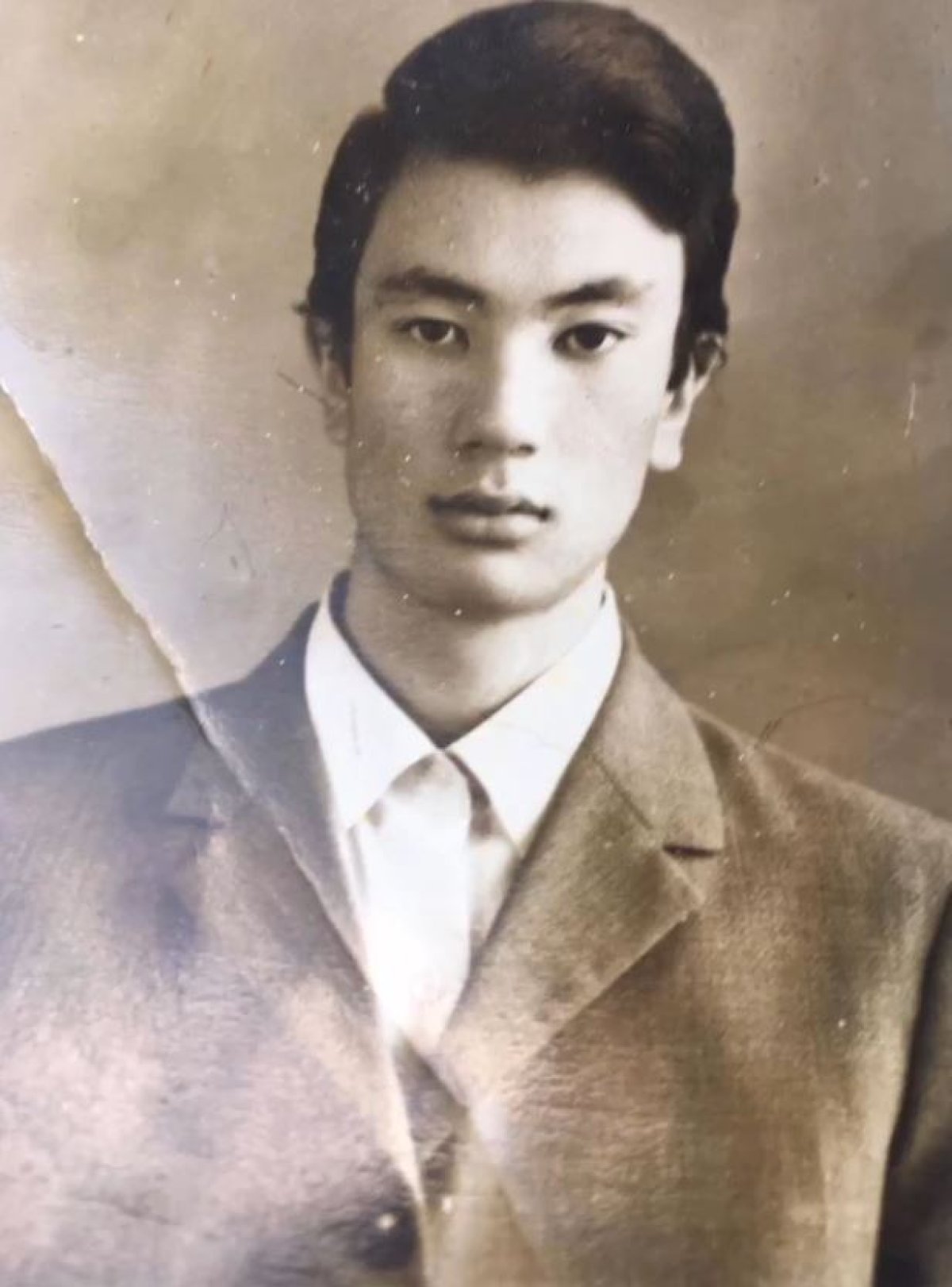 В Сети появились фотографии юного Токаева