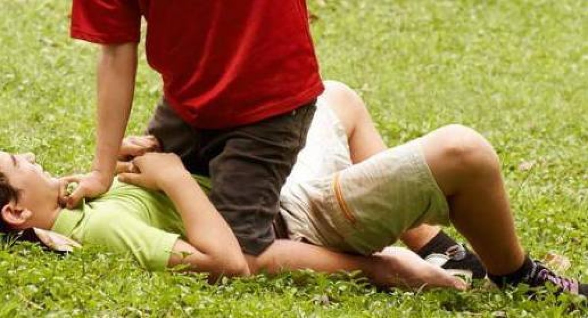 Задушил шнурком от кроссовок: подростка оправдали в убийстве приятеля в Алматы