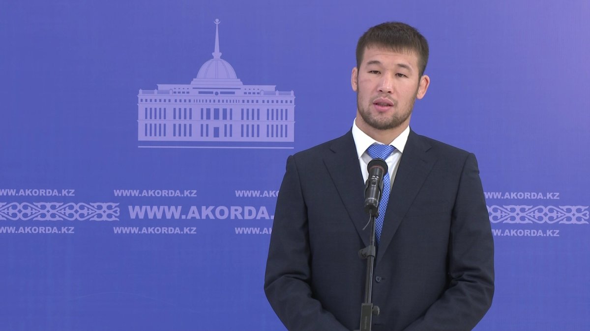 Мемлекет басшысы аралас жекпе-жек шебері Шавкат Рахмоновты қабылдады