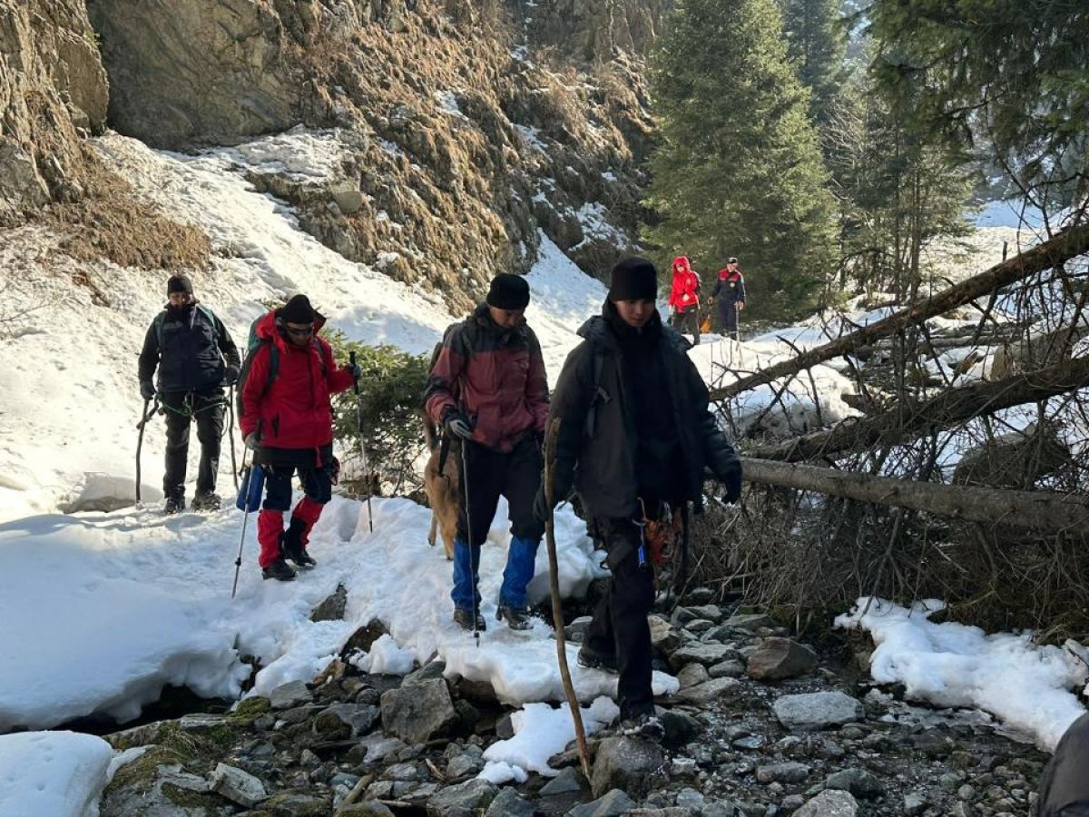 Спасатели Алматы нашли двух туристов в горах Заилийского Алатау