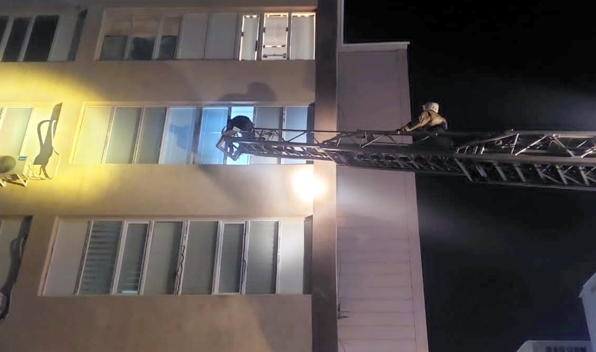 За неделю спасатели Актау вызволили шестерых детей из запертых квартир