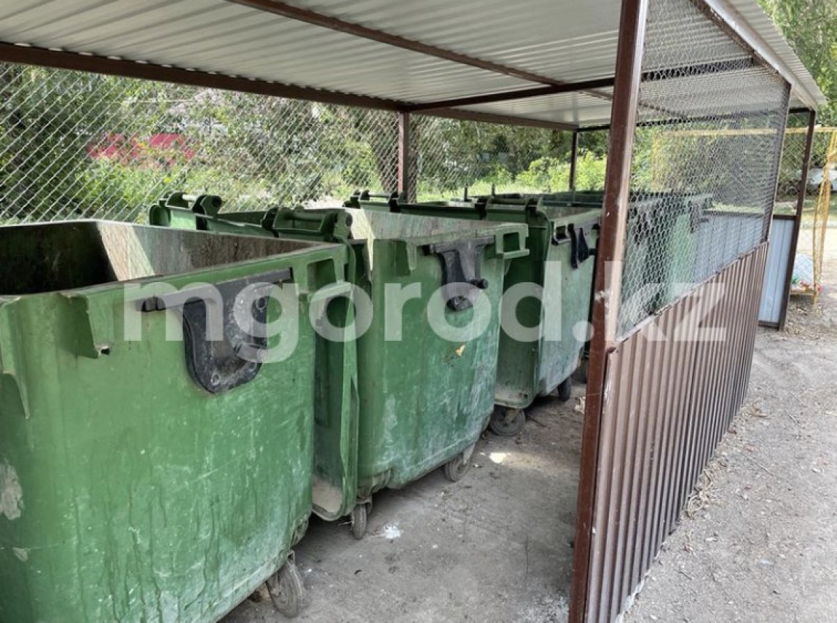 Мусорные контейнеры на 29 млн тенге сгорели в Уральске