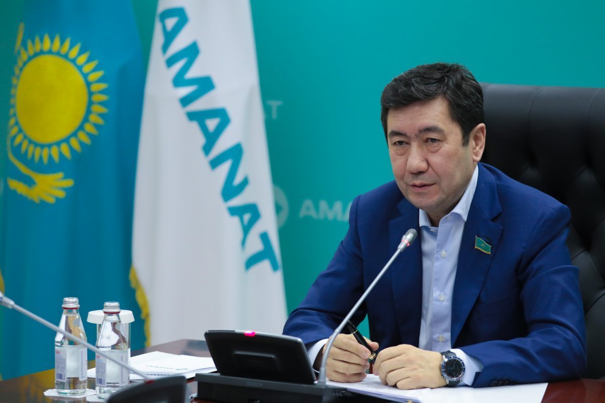 Е.Қошанов Мәжіліс төрағасы болып сайланды