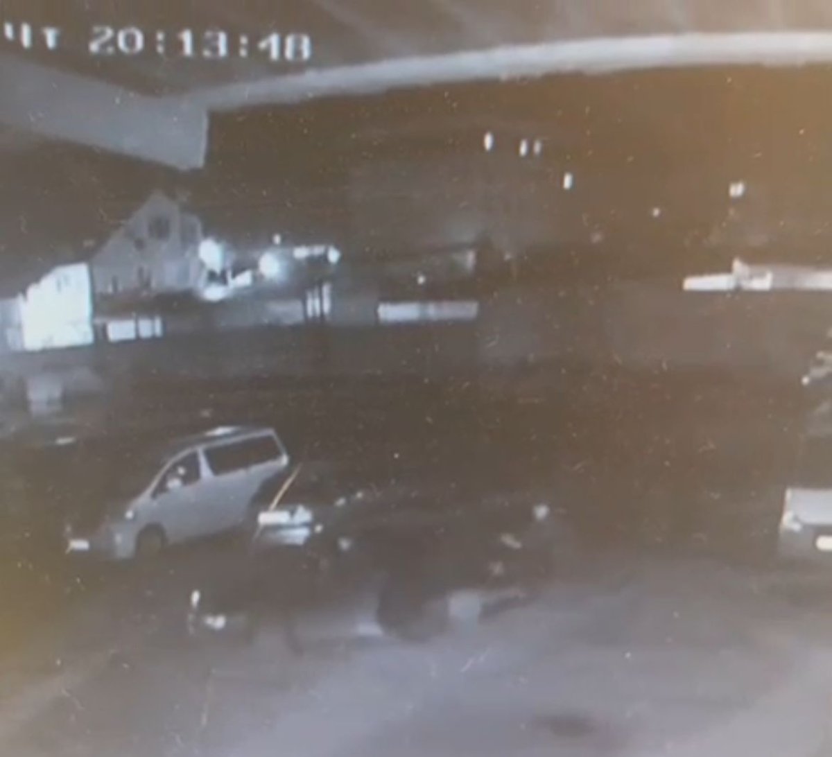 Жанар-жағармай бекетінің жанында тұрған көлікті ұрлап кеткен