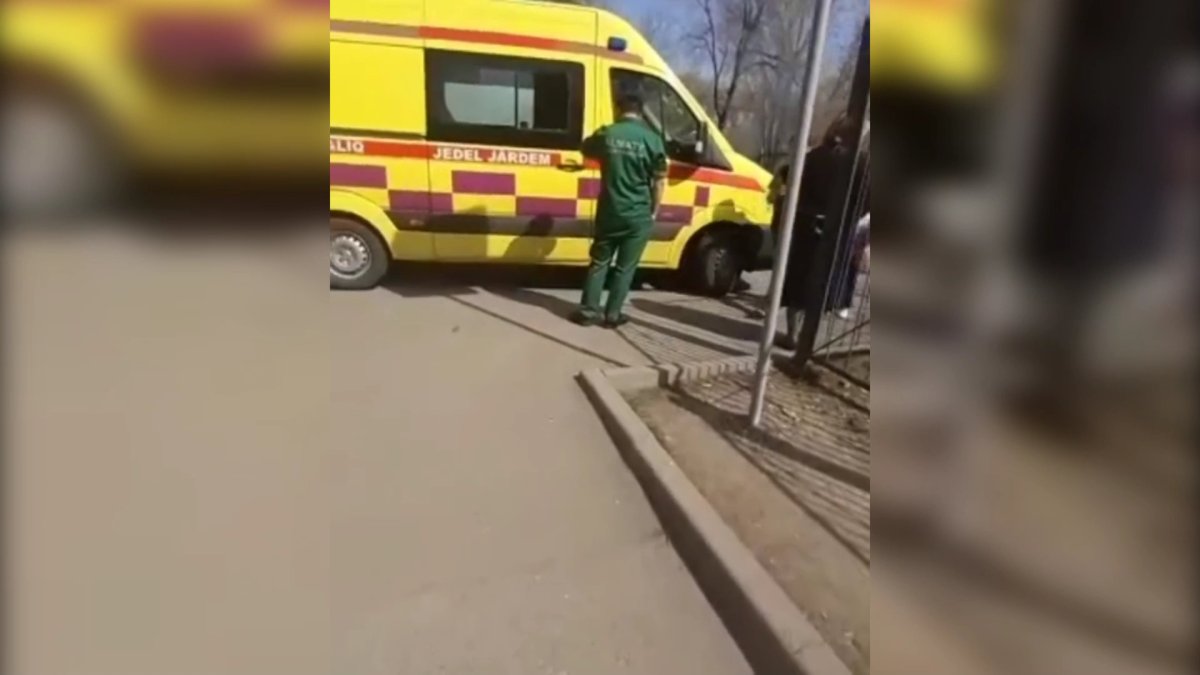 Алматыда 9-сынып оқушысы бұрыш баллонын шашып, салдарынан 7 бала уланды