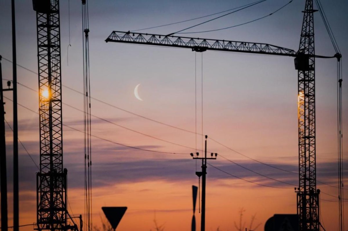 Строительство 76 объектов приостановили в Астане