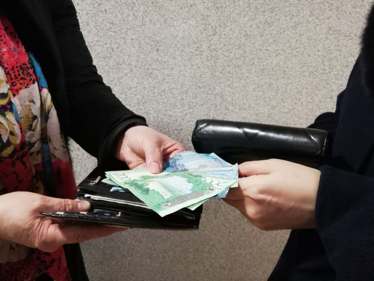 Аферистка “очистила” деньги пенсионерки от “порчи”, лишив ее 270 тысяч тенге