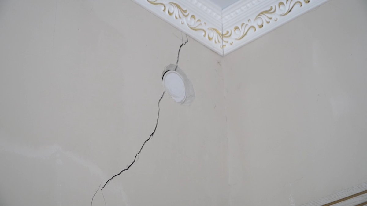 Жители пригорода Актобе боятся остаться под завалами собственных домов