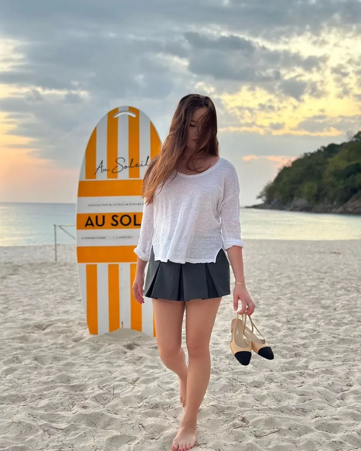 Баян Алагөзованың қысқа көйлек киген кіші қызы жұртты тамсандырды