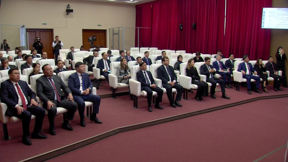 Контрактные госслужащие появятся в Казахстане через несколько месяцев