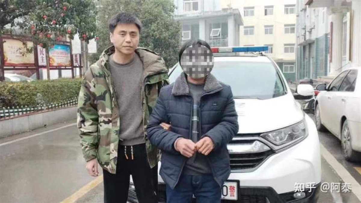 Пропустил похороны отца и рождение внука: китаец 14 лет прятался в пещере от полиции