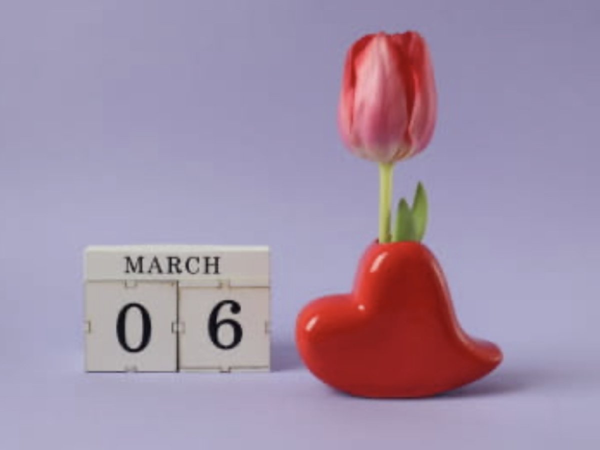 Новые знакомства у дев, встречи с родными - у скорпионов: гороскоп на 6 марта