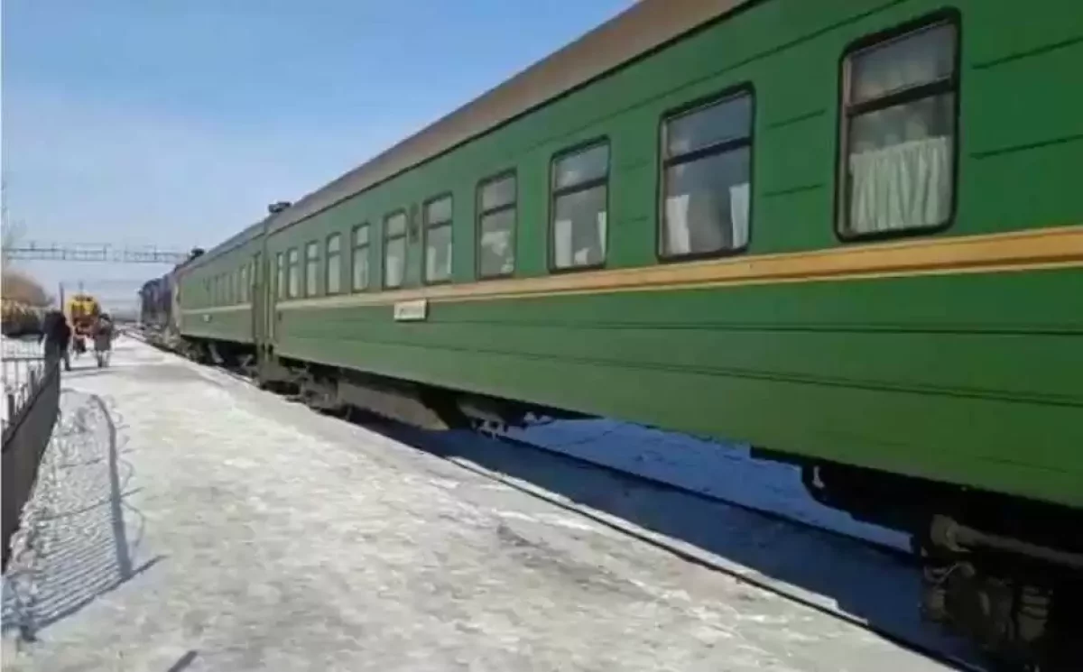 Рельстен шығып кеткен Бішкек-Самара пойызы қайта аттанды